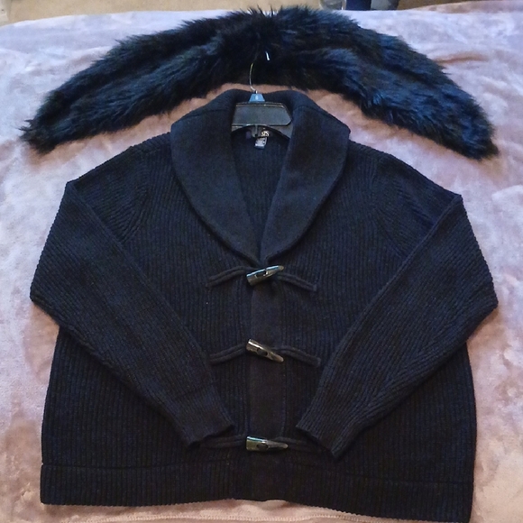 Chaps Black Sweater with Removable Faux Fur Trim - Picture 3 of 8